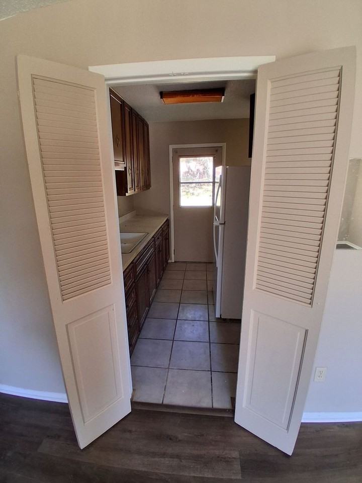 810 Short St - Photo 5 of 13
