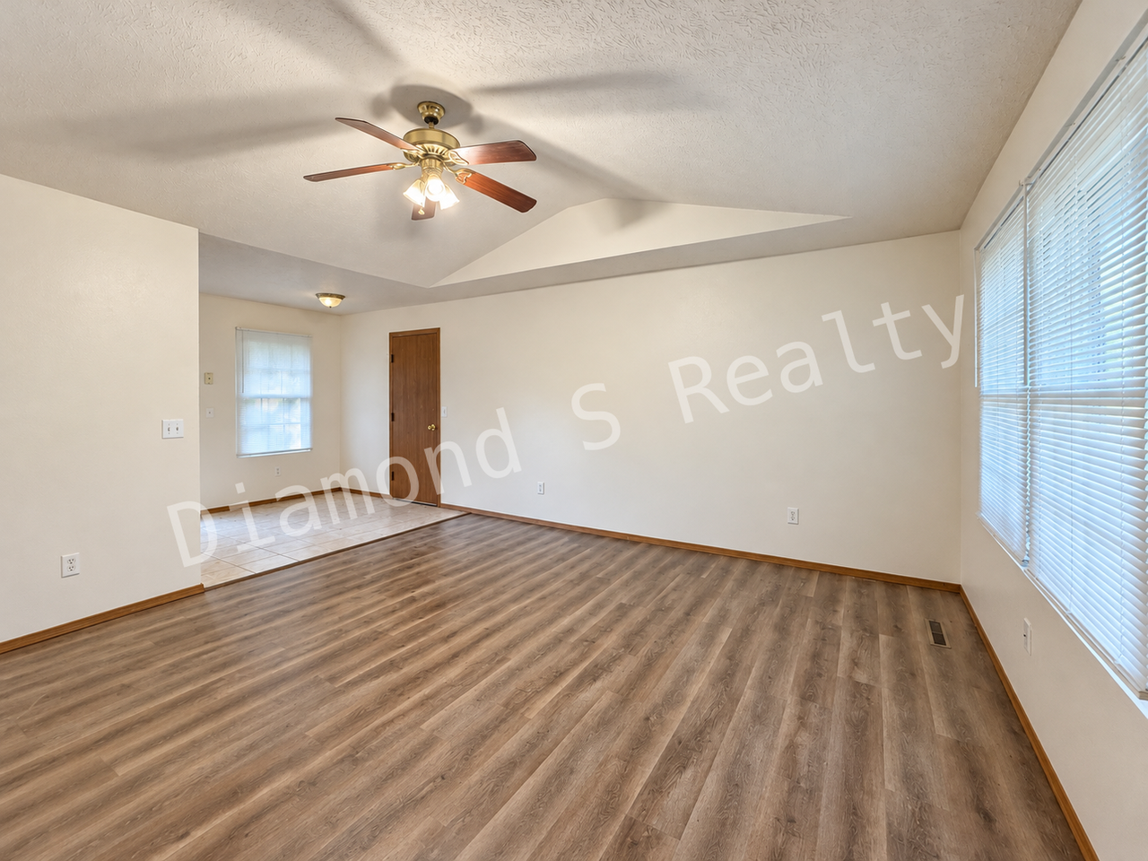 5660 S Stonegate Ave - Photo 2 of 15