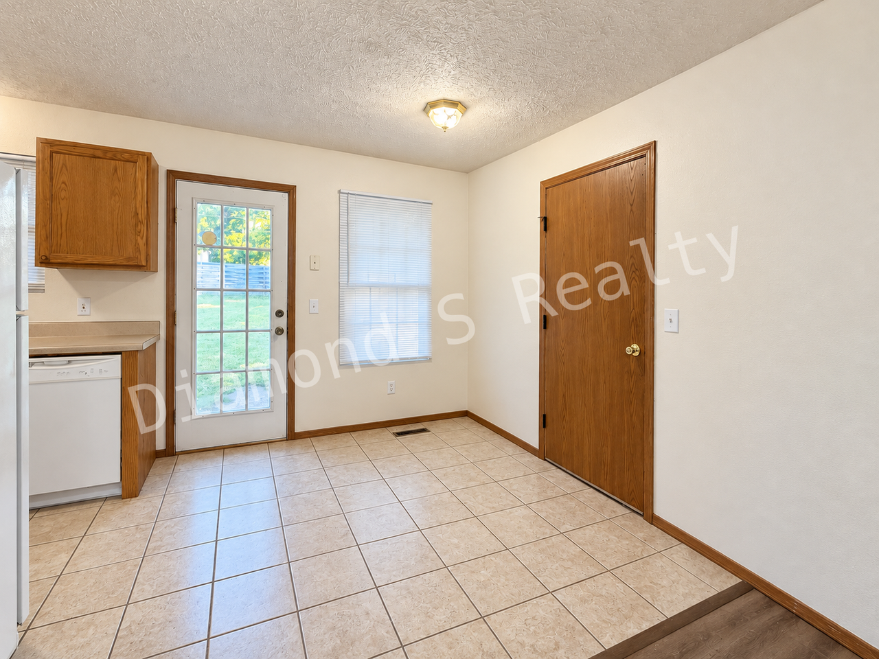 5660 S Stonegate Ave - Photo 4 of 15