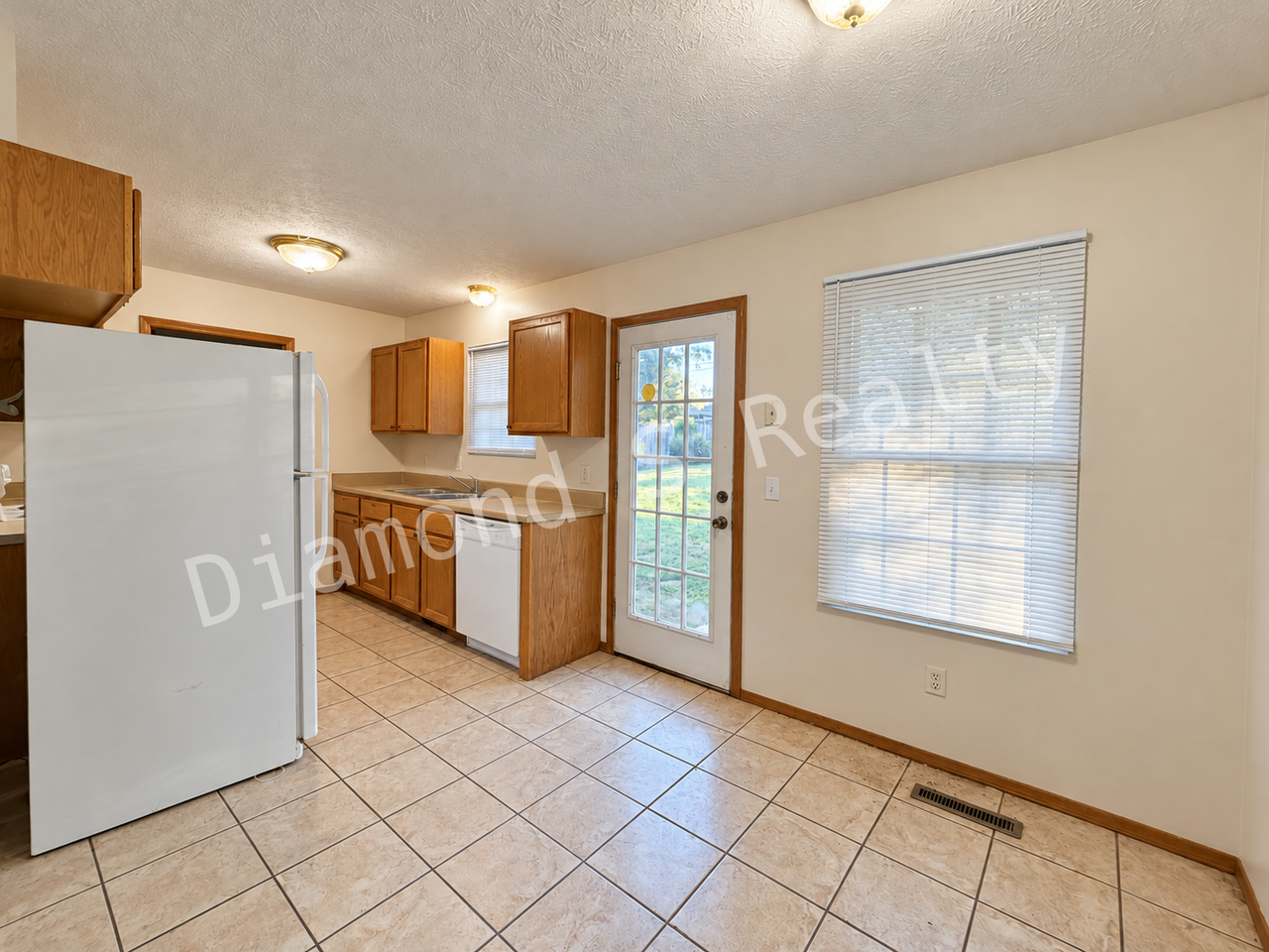 5660 S Stonegate Ave - Photo 5 of 15