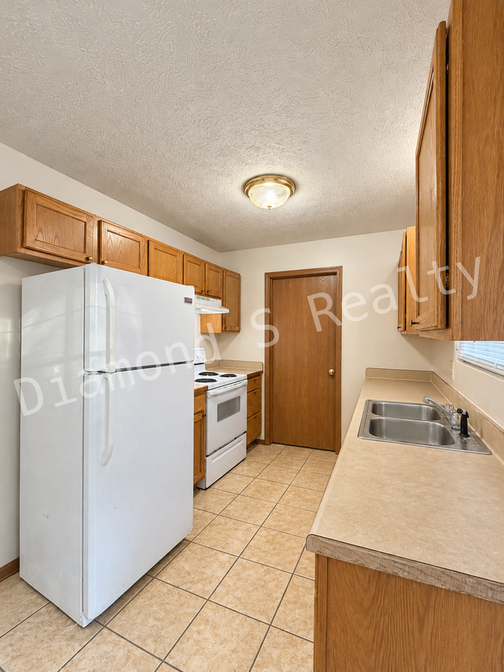 5660 S Stonegate Ave - Photo 6 of 15