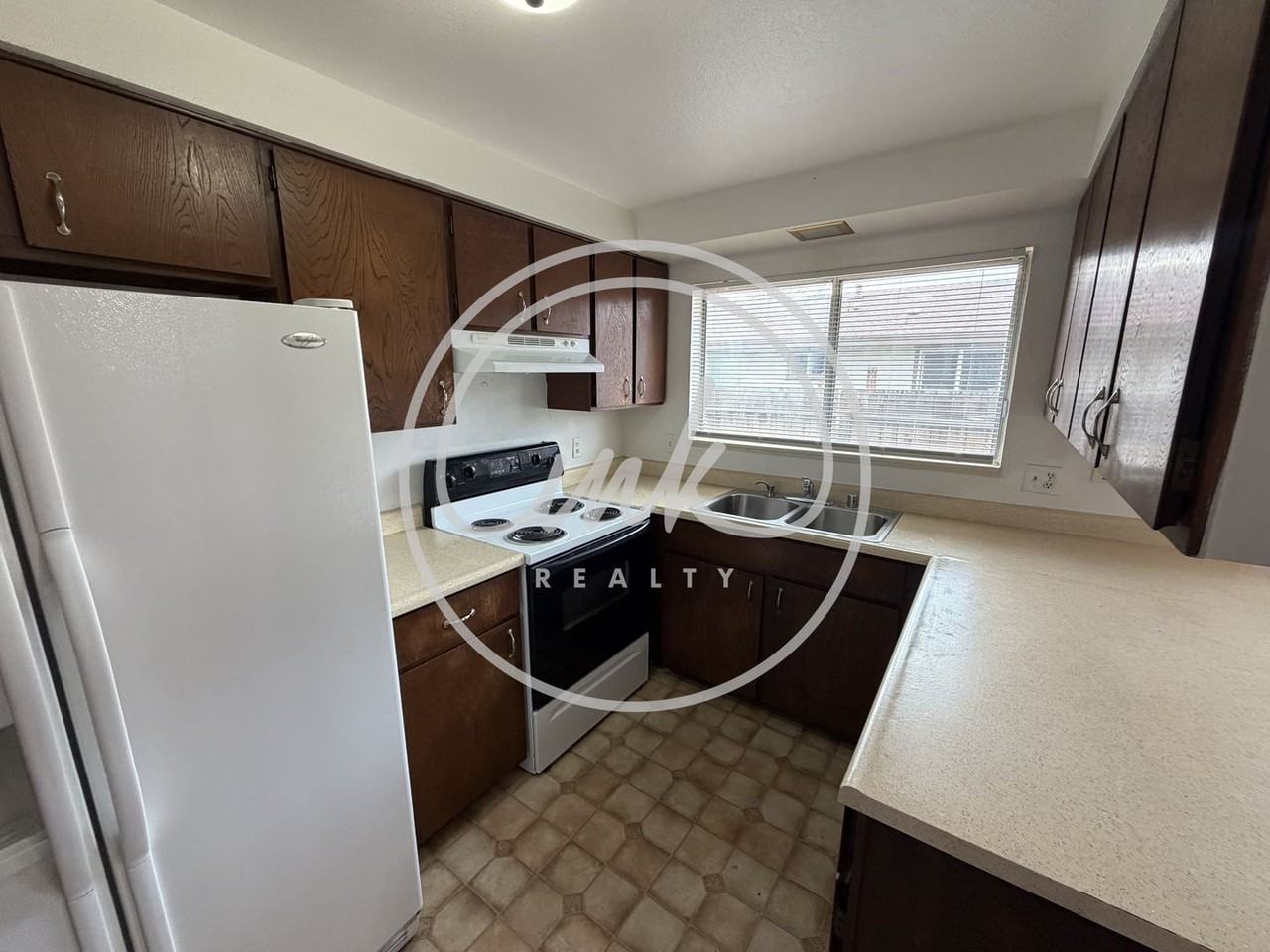 722 Sean Dr - Photo 4 of 12