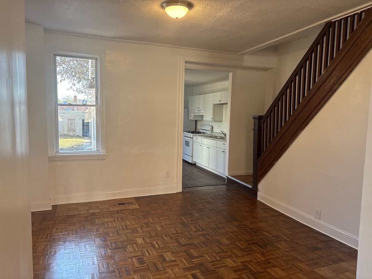624 E Philadelphia St - Photo 4 of 25
