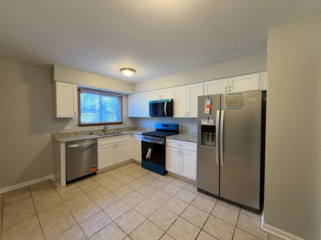 493 Leslie Ct #102 - Photo 3 of 34
