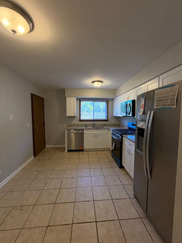493 Leslie Ct #102 - Photo 5 of 34