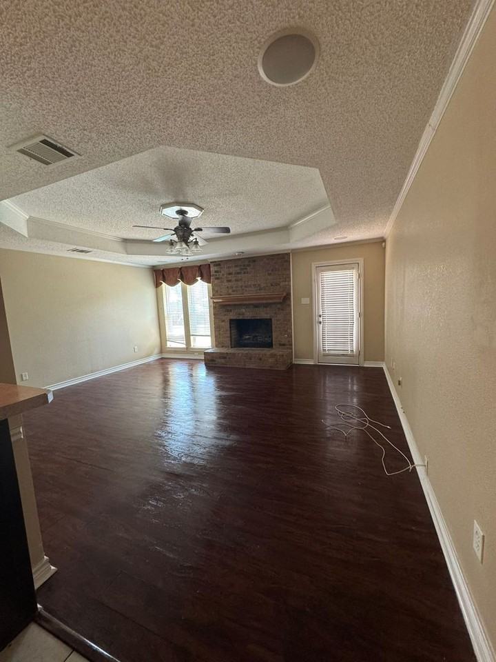 2412 Ridgeview Dr - Photo 3 of 10