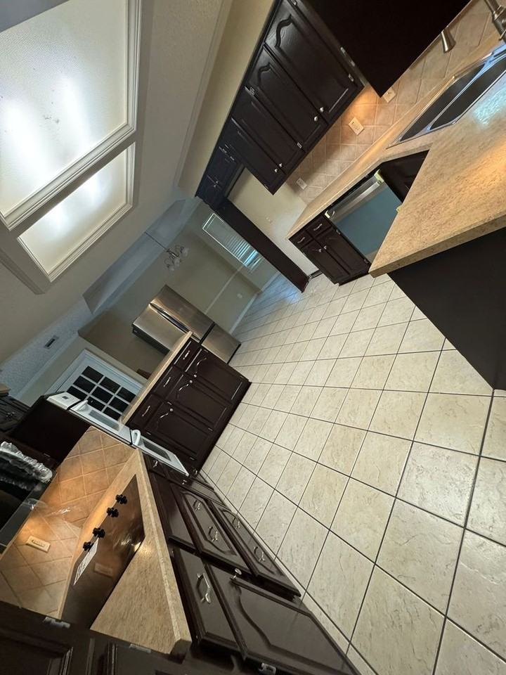 2412 Ridgeview Dr - Photo 5 of 10