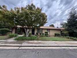 featured image of 180 W 9th St