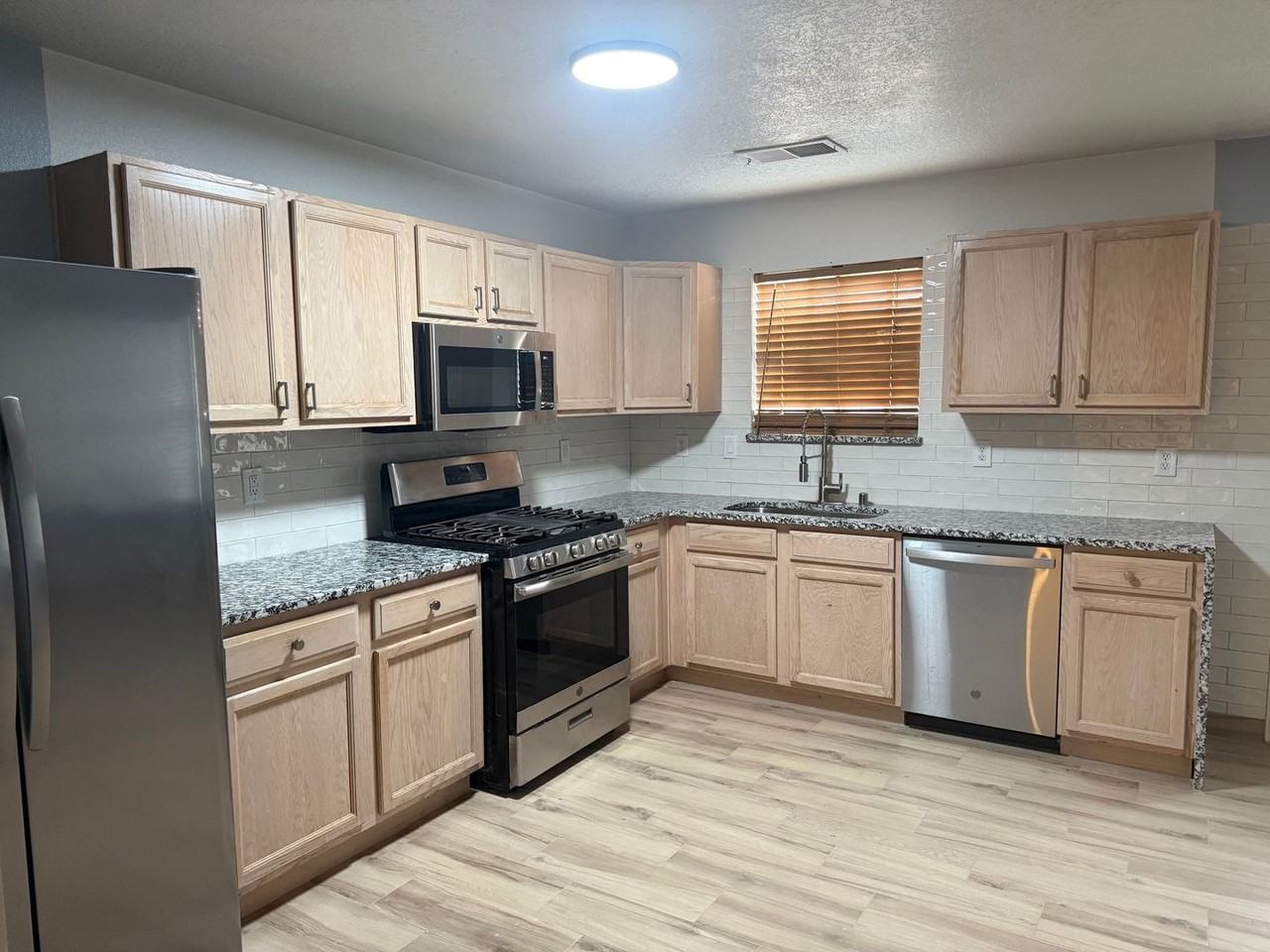 4115 Rowe Ave Nw - Photo 4 of 16