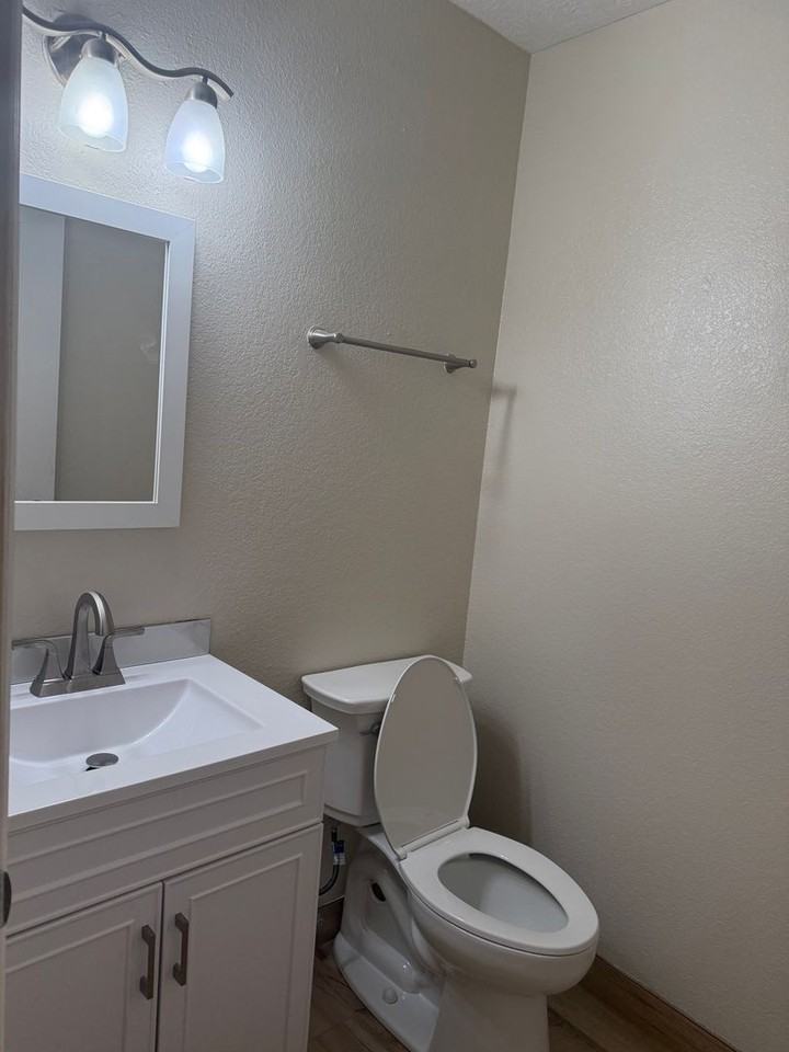 4115 Rowe Ave Nw - Photo 6 of 16