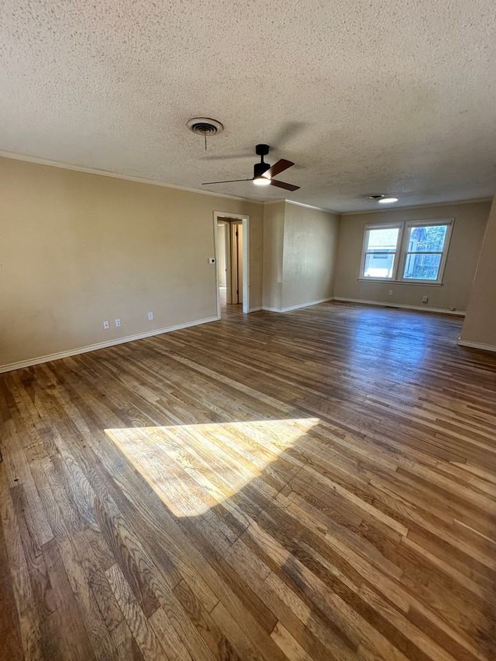 1502 S Milam St - Photo 2 of 13