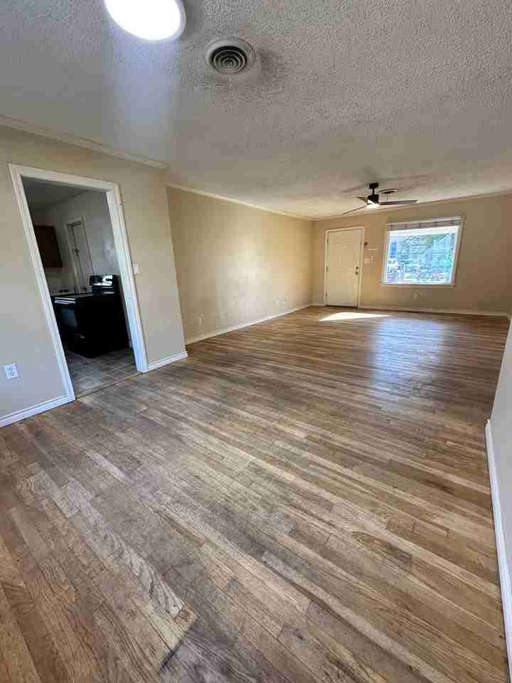 1502 S Milam St - Photo 3 of 13