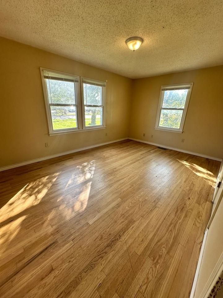 1502 S Milam St - Photo 6 of 13