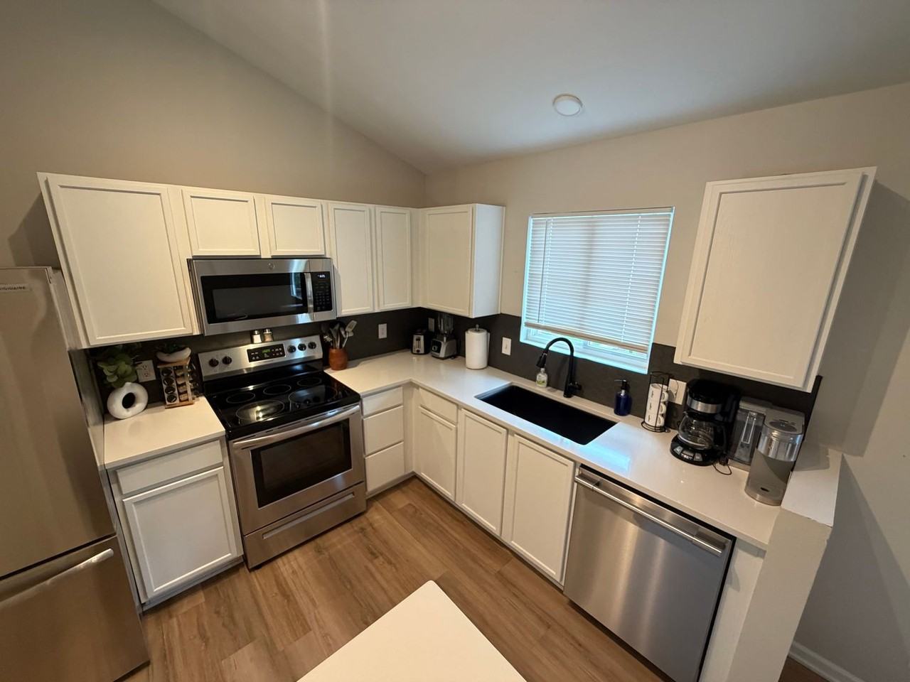 19521 Laci St - Photo 3 of 18