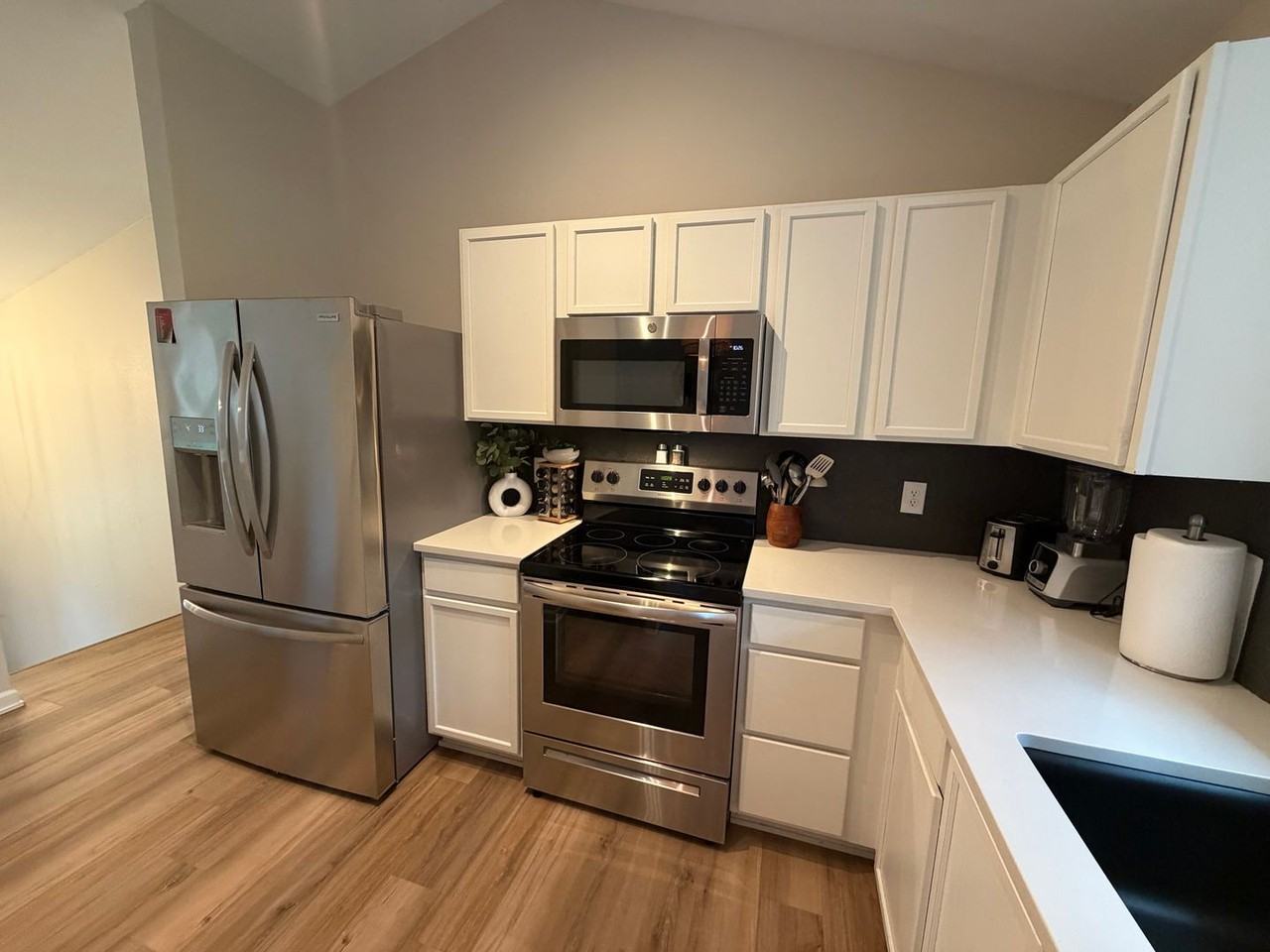 19521 Laci St - Photo 4 of 18