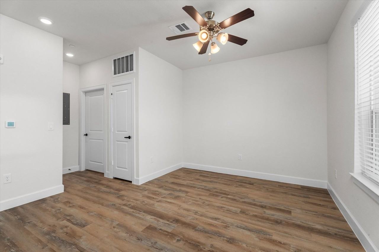 The Cottage Green Tomball - Photo 7 of 50