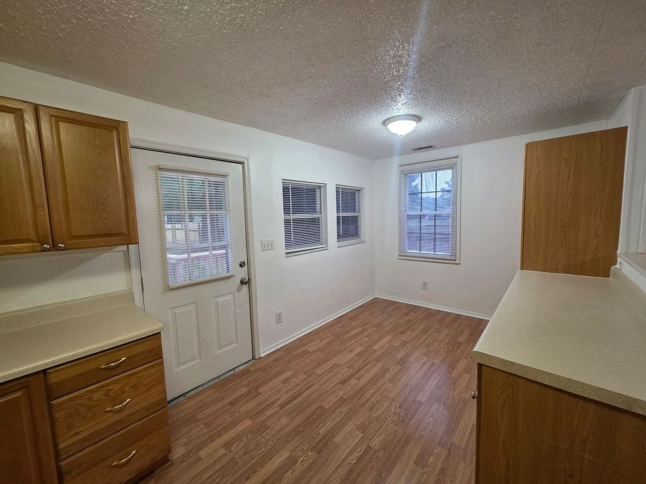 1235 Larry Anne Dr - Photo 7 of 23
