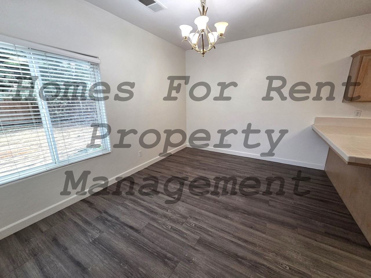 6053 E Cortland Ave - Photo 4 of 13