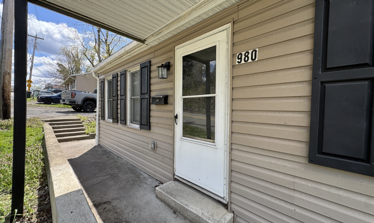 980 Willey St - Photo 2 of 9