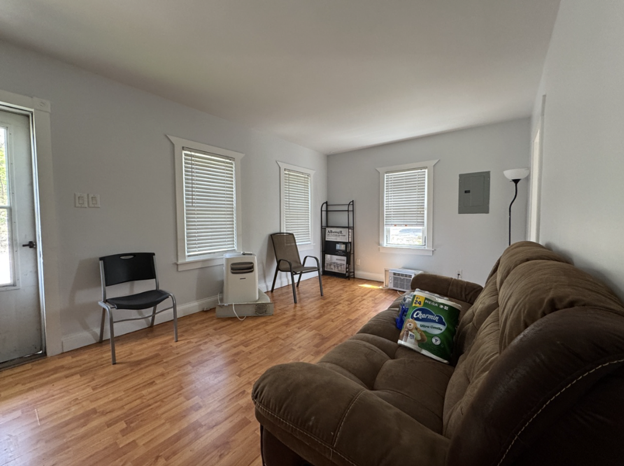 980 Willey St - Photo 4 of 9