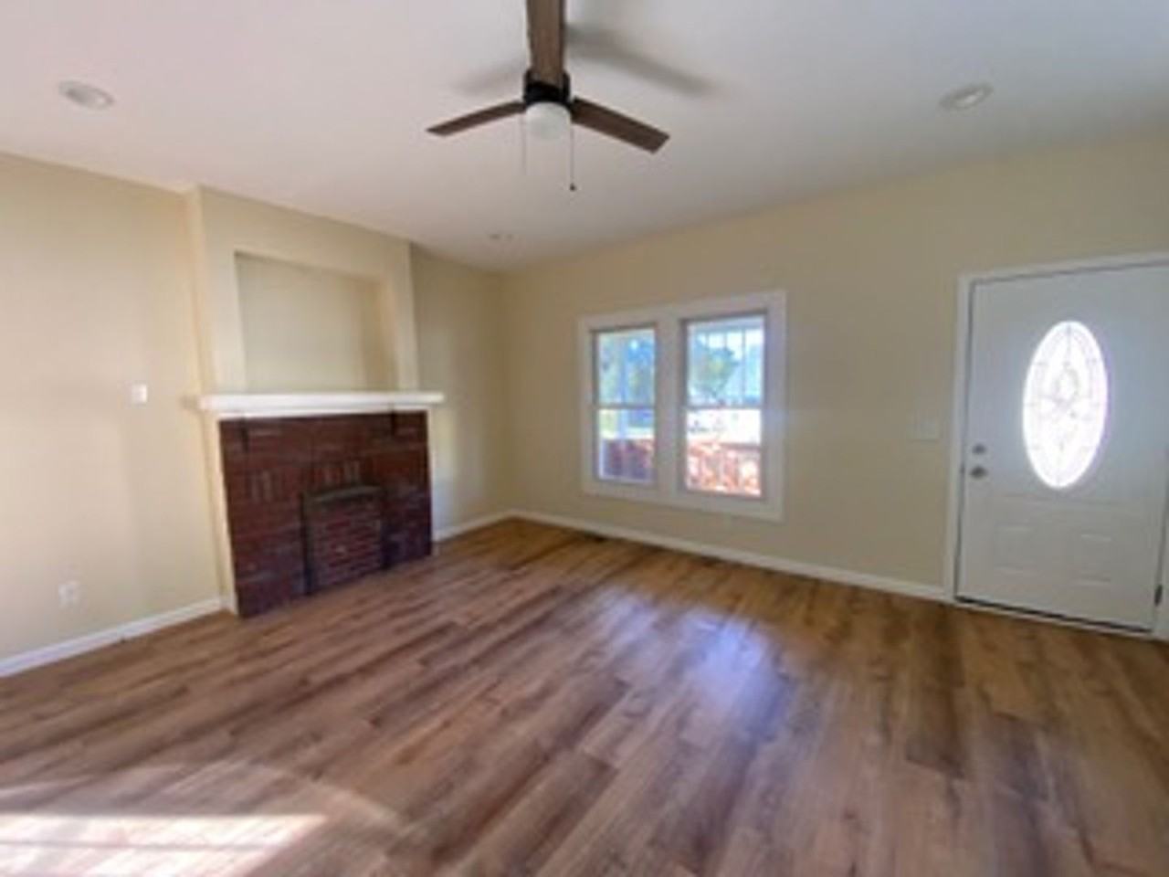 403 Hillcrest Ave - Photo 3 of 11