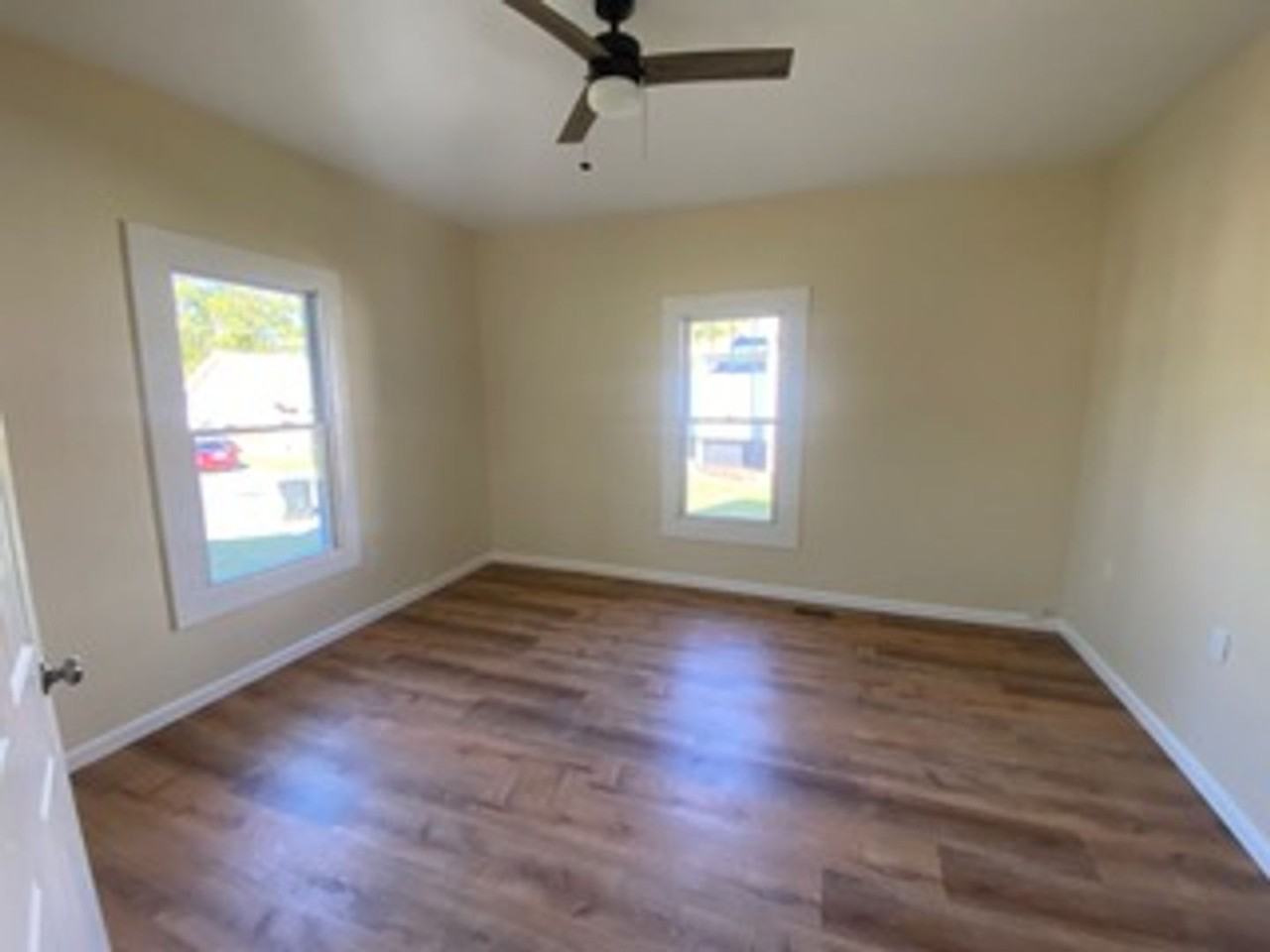 403 Hillcrest Ave - Photo 7 of 11