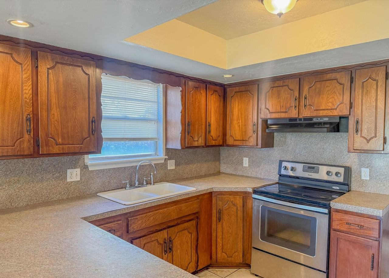 7223 Edenborough Dr - Photo 3 of 19