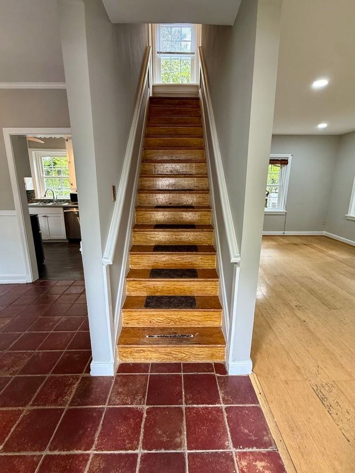 721 W 49th St - Photo 2 of 32