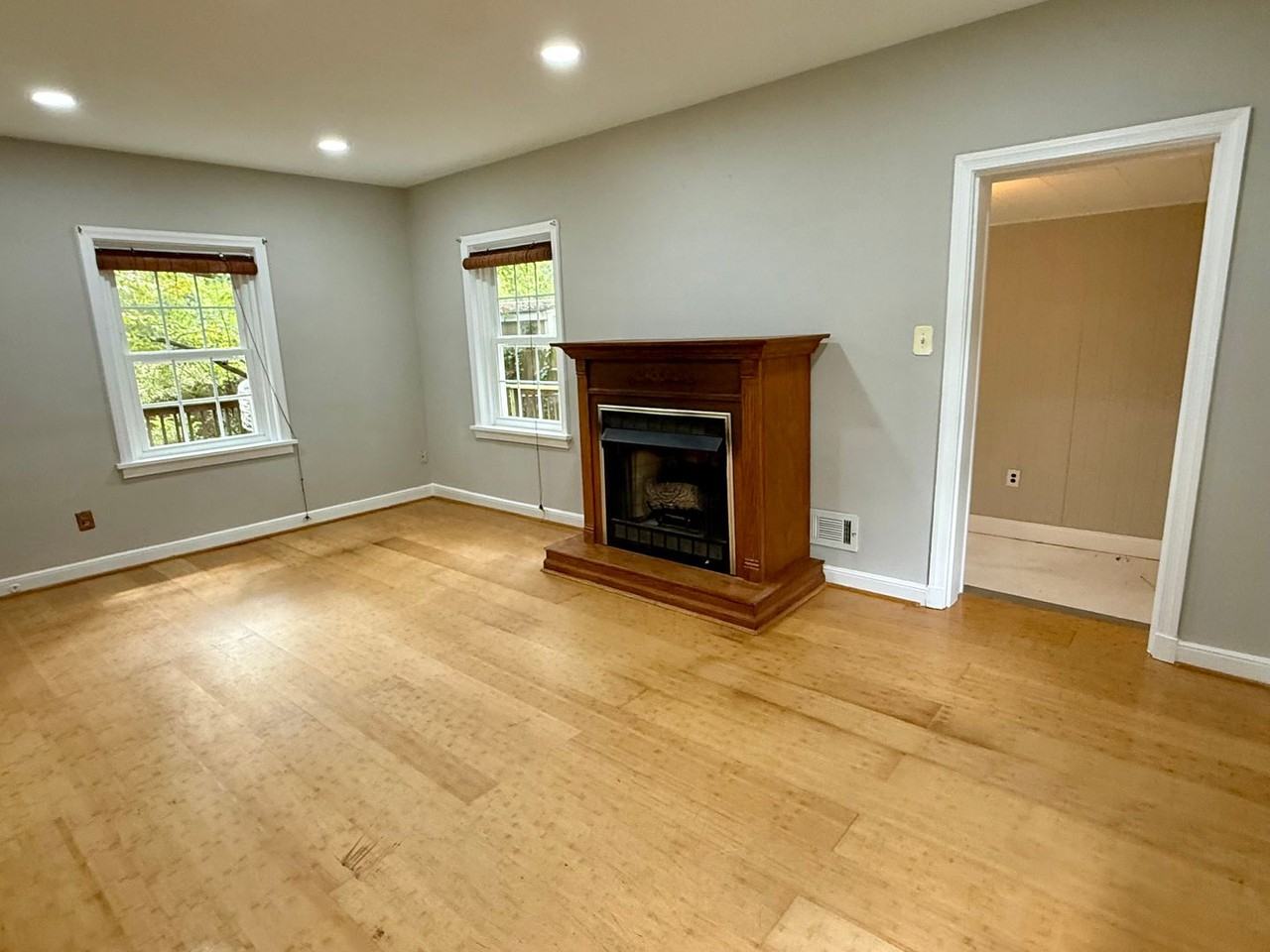 721 W 49th St - Photo 3 of 32