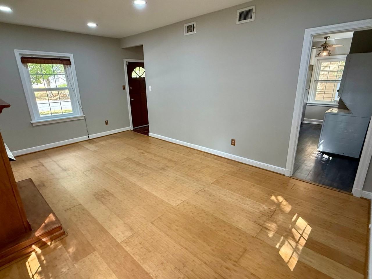 721 W 49th St - Photo 5 of 32
