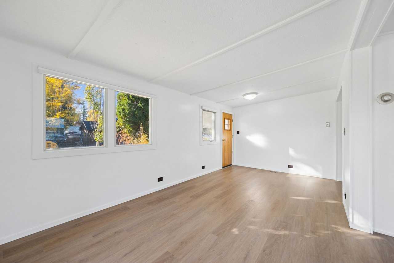 648 Lupfer Ave - Photo 3 of 22