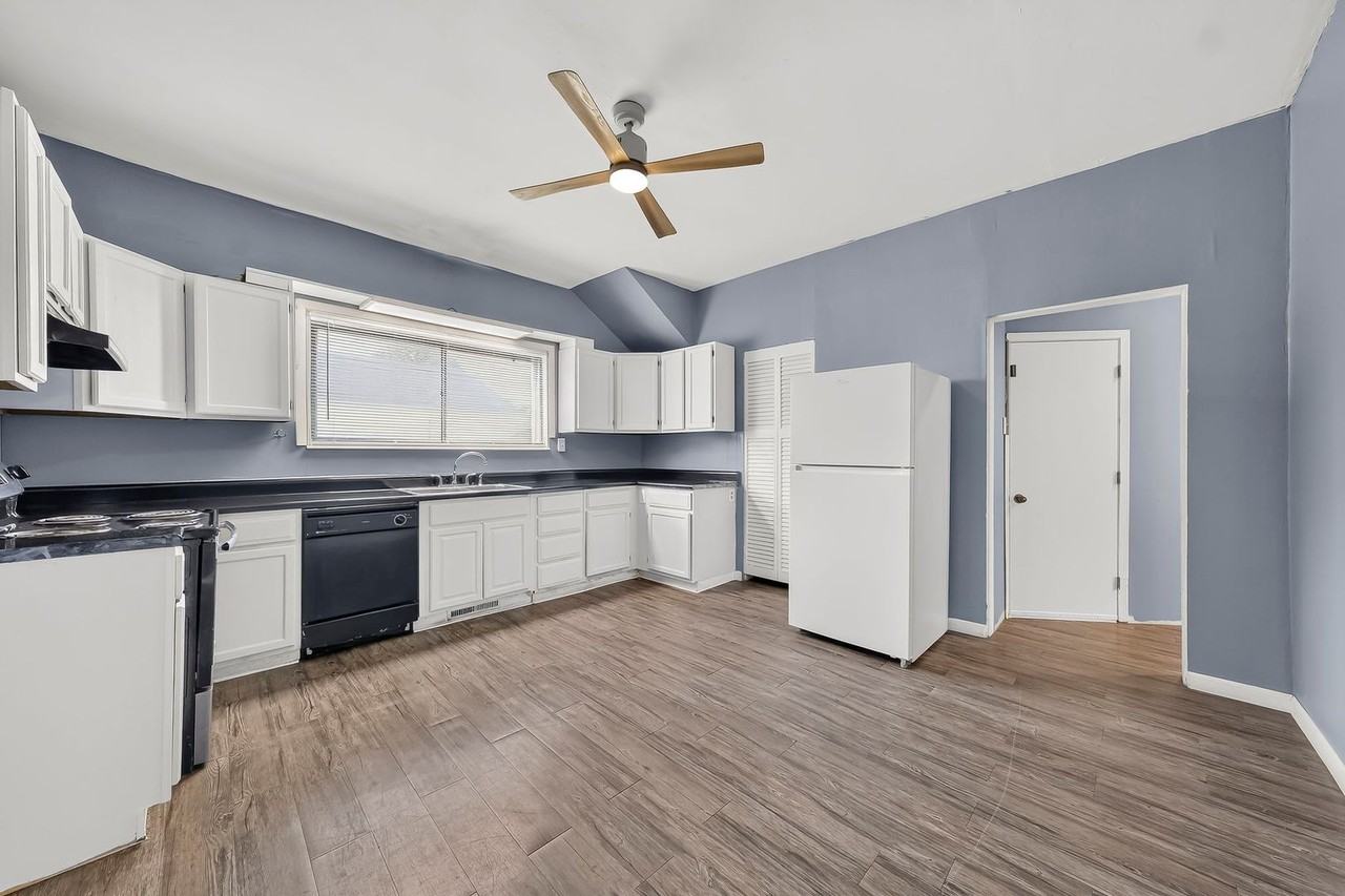 4607 Michigan Ave - Photo 6 of 50