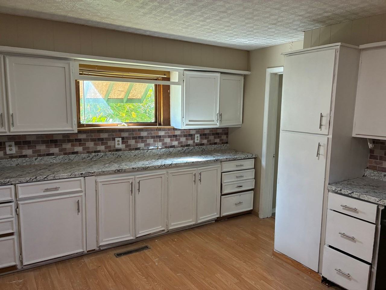 1202 Crescent Ave - Photo 2 of 10