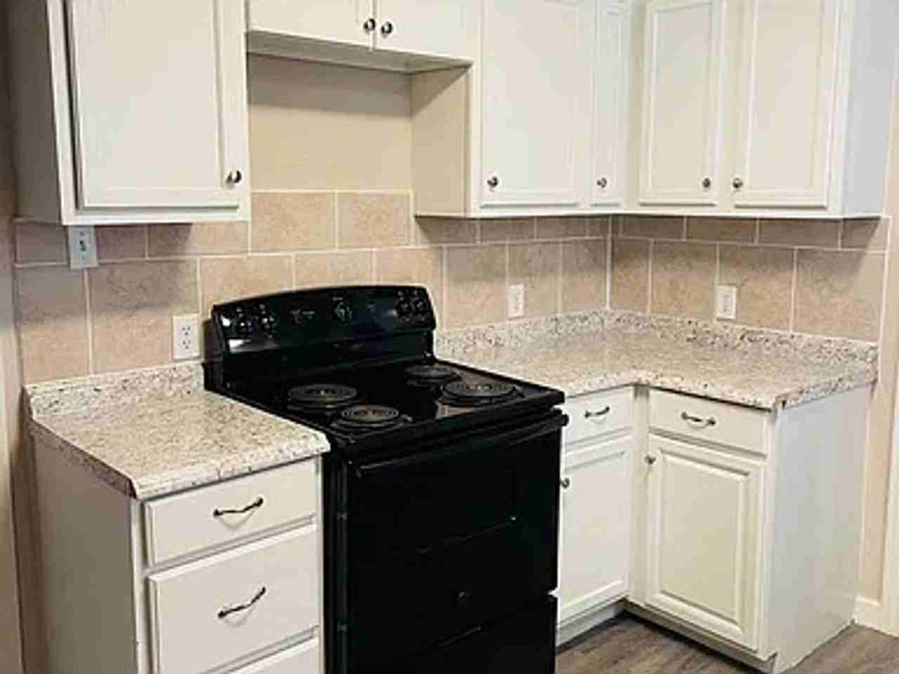 2396 Saint Anthony St - Photo 2 of 7