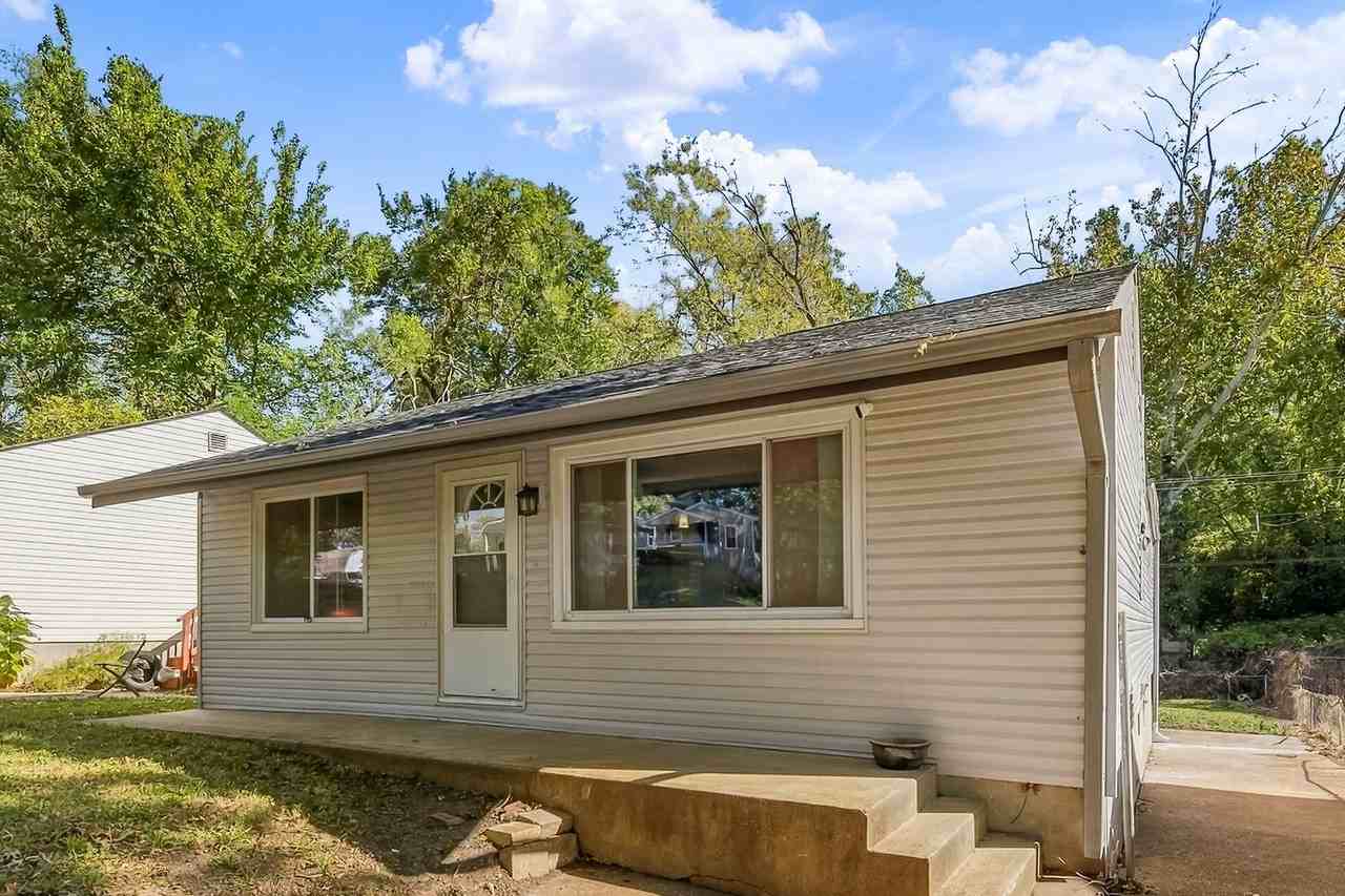 10048 Lord Dr - Photo 6 of 50
