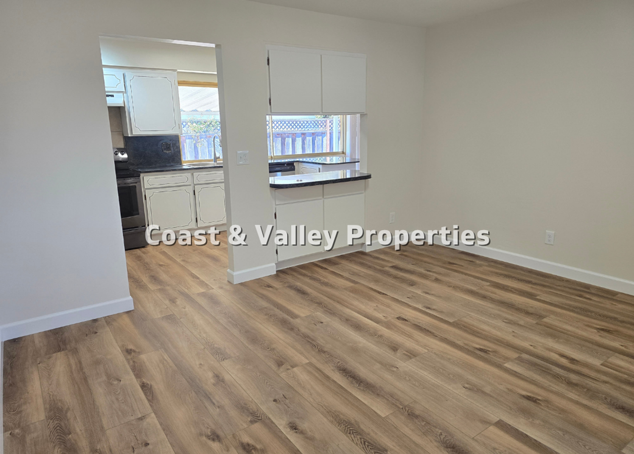 15480 Oak Hills Dr - Photo 3 of 11