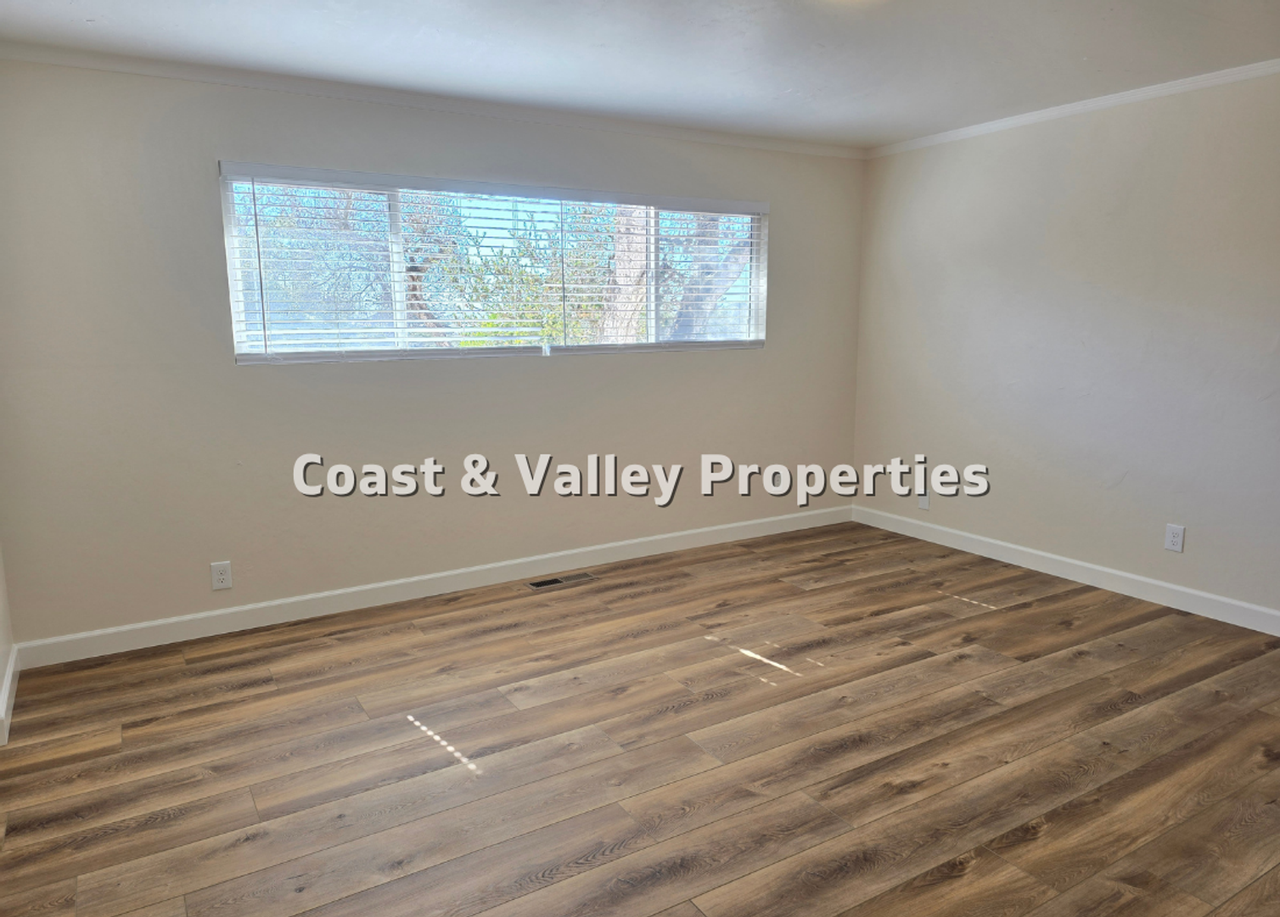 15480 Oak Hills Dr - Photo 5 of 11