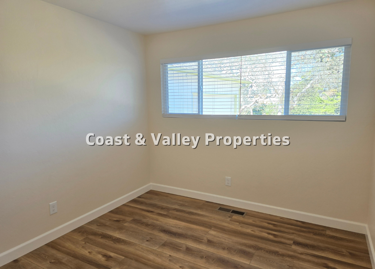 15480 Oak Hills Dr - Photo 7 of 11