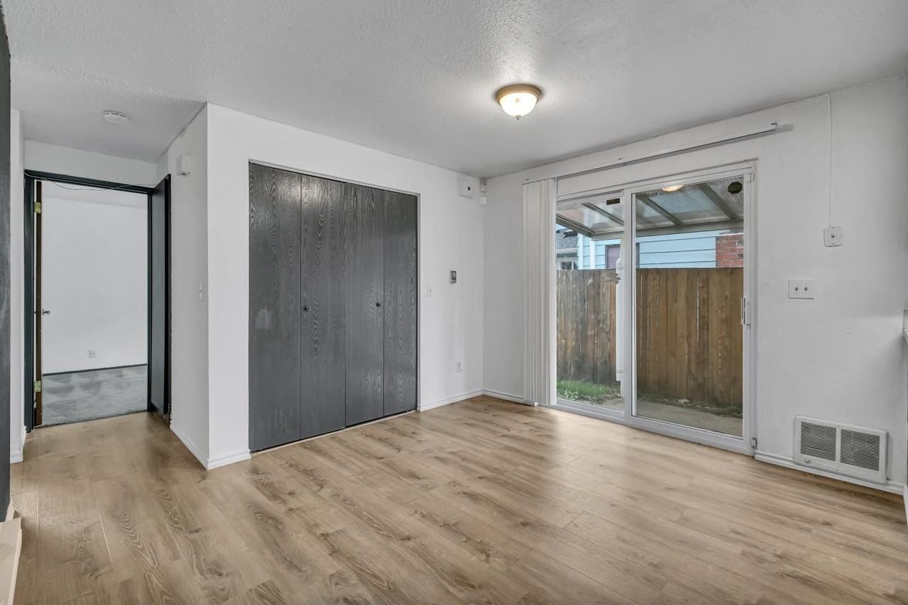 4622 E C St - Photo 7 of 24
