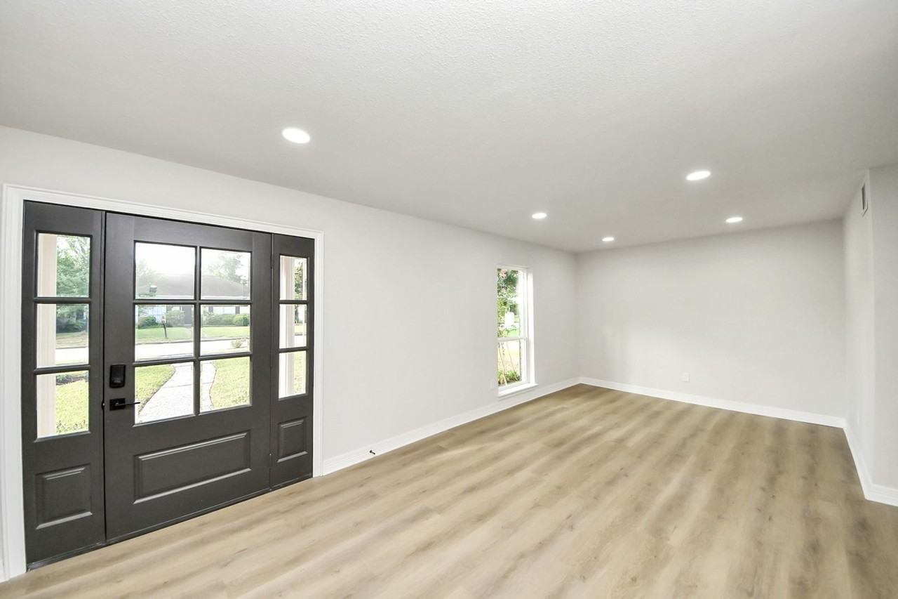 10806 Olympia Dr - Photo 3 of 26
