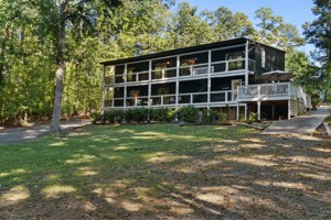 featured image of 218 Club Dr