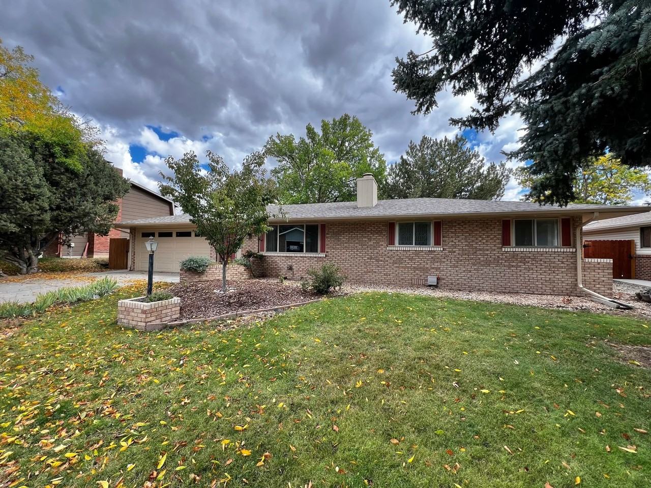 2652 Glendevey Dr - Photo 2 of 7
