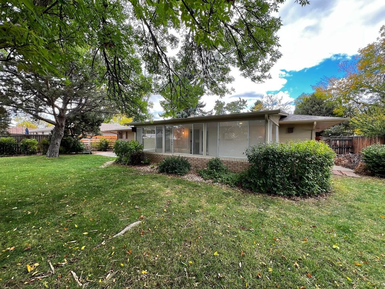 2652 Glendevey Dr - Photo 3 of 7