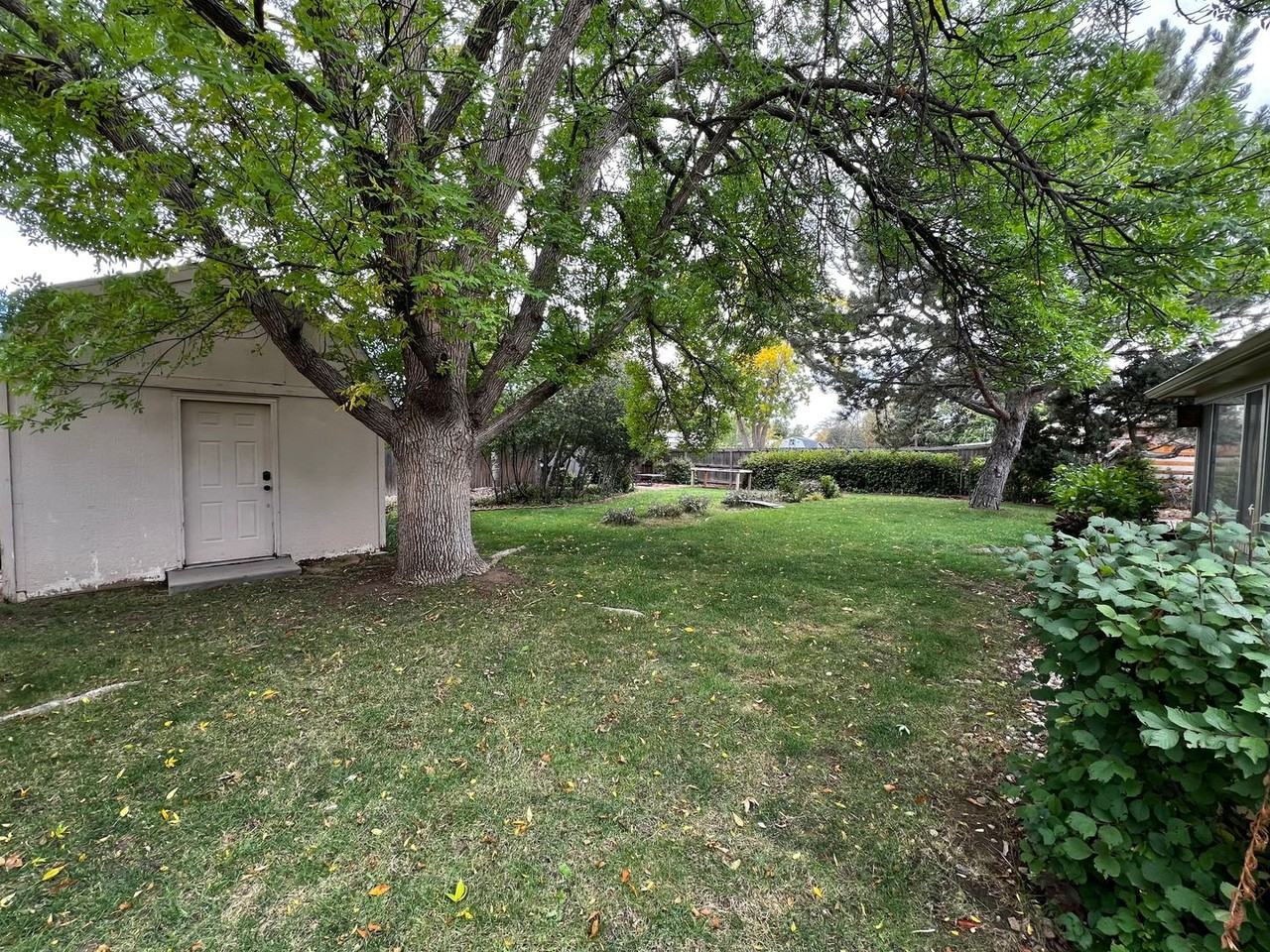 2652 Glendevey Dr - Photo 4 of 7