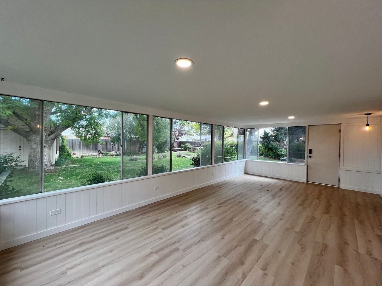 2652 Glendevey Dr - Photo 6 of 7