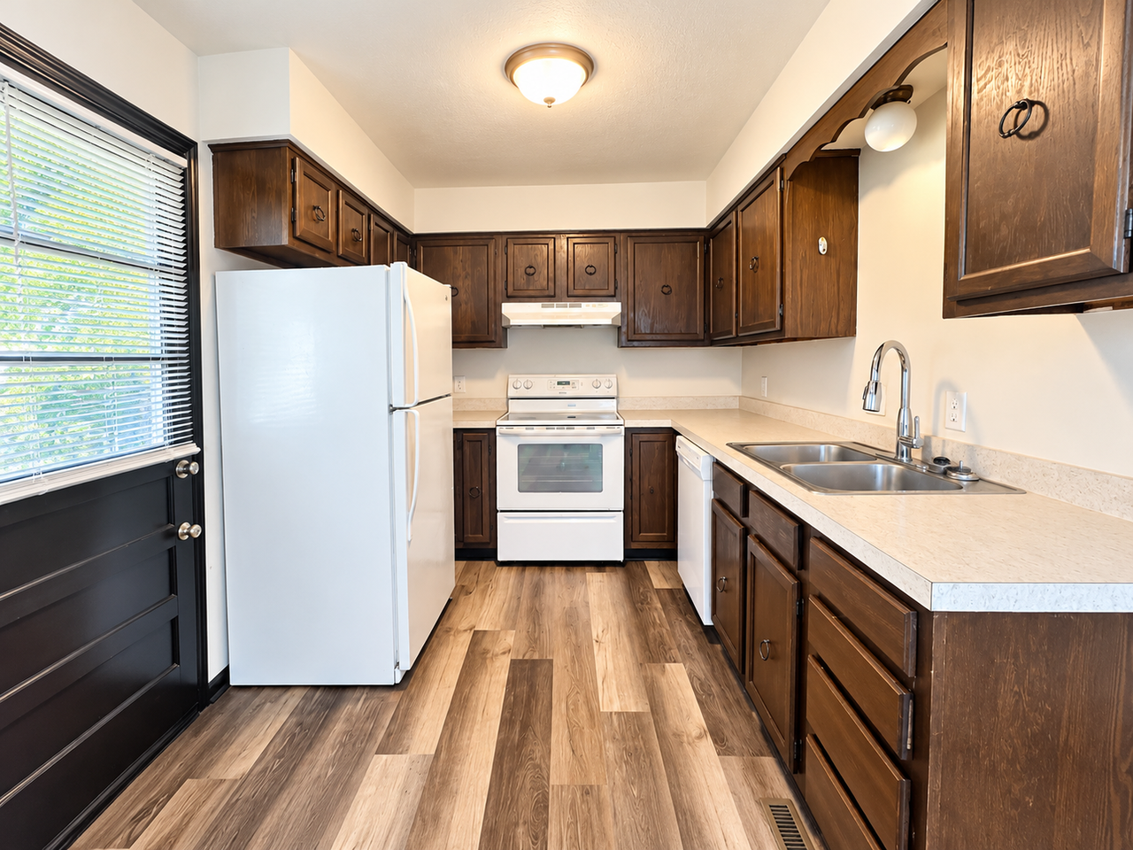 214 S Sheridan St - Photo 4 of 10