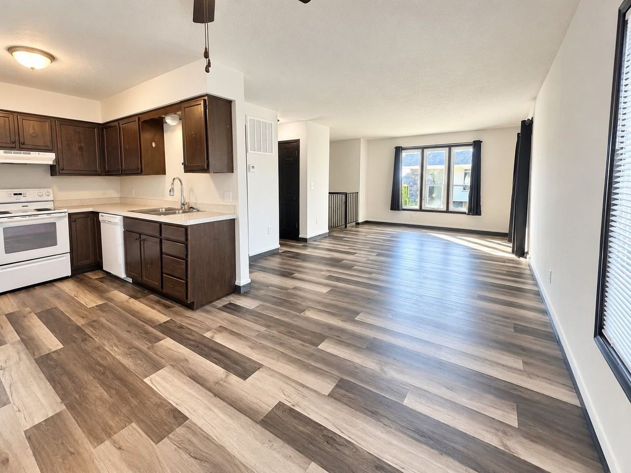 214 S Sheridan St - Photo 5 of 10