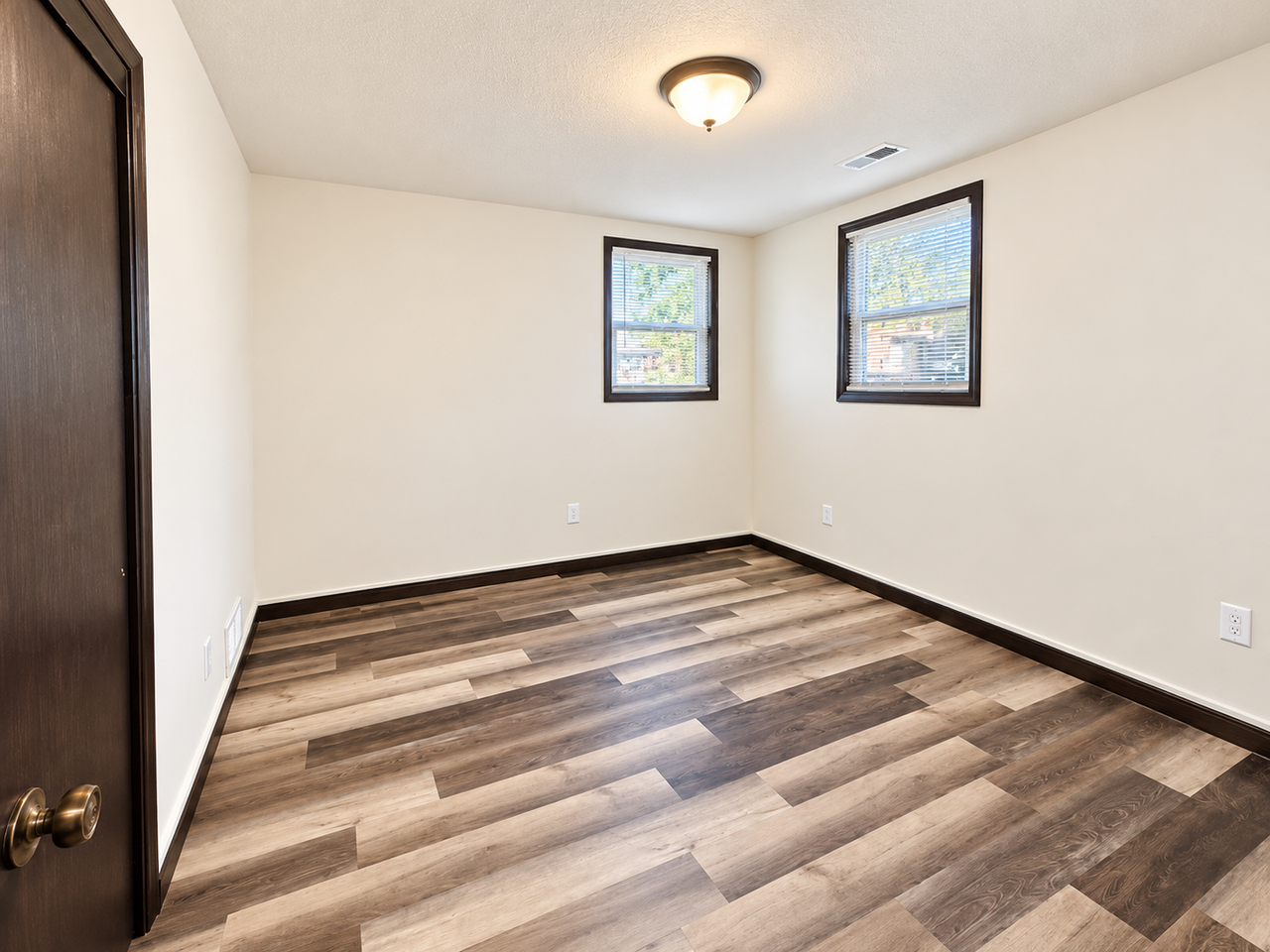 214 S Sheridan St - Photo 6 of 10