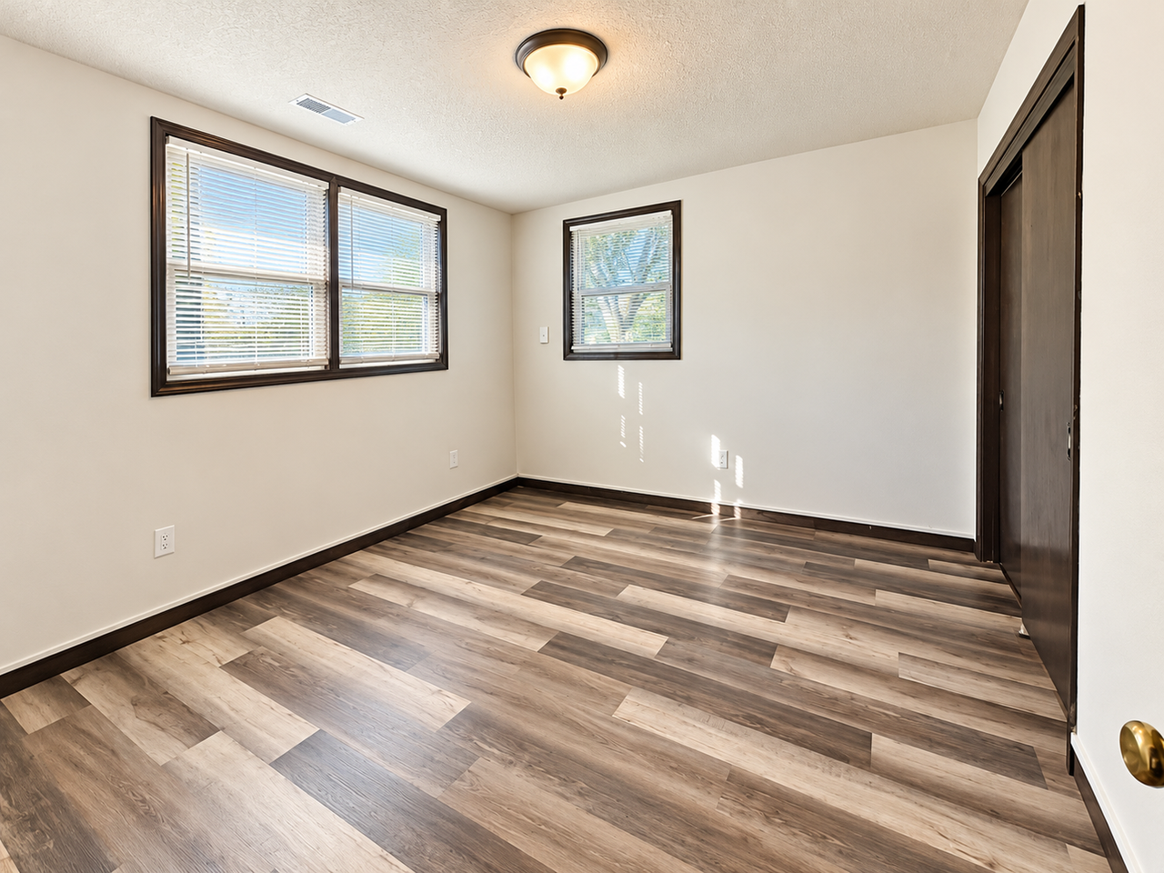 214 S Sheridan St - Photo 7 of 10