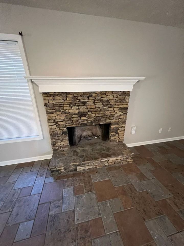 3835 Cool Springs Pt - Photo 5 of 31